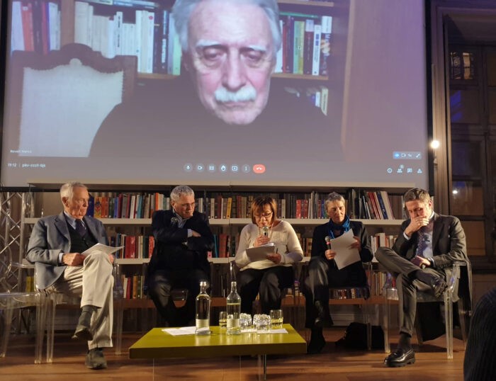 Al Circolo dei Lettori di Torino si è tenuta la premiazione dei vincitori della seconda edizione del Premio Mimmo Cándito per un Giornalismo a Testa Alta.