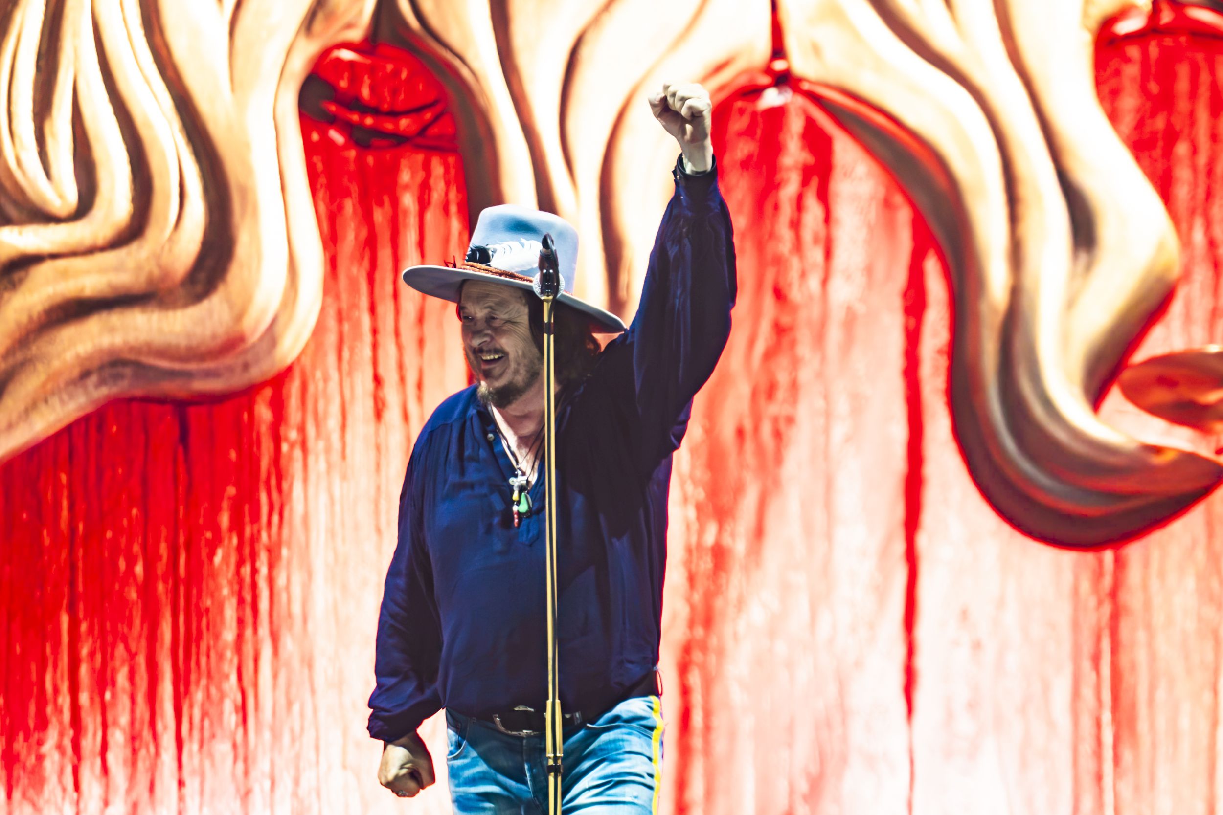 ZUCCHERO “SUGAR” FORNACIARI Un 2027 ricco di importanti celebrazioni per una delle più grandi icone della musica italiana!